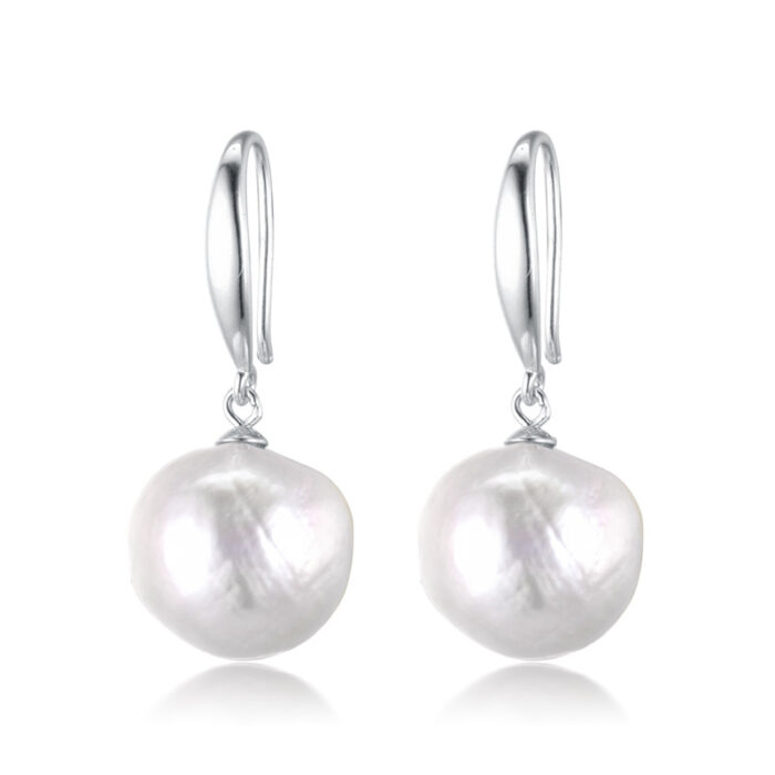 Layered pearl necklace design