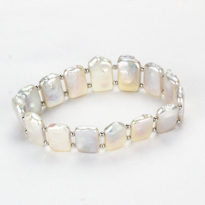 Elegant pearl bracelet display