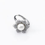 JAYJO | Flower Shape Pearl Ring